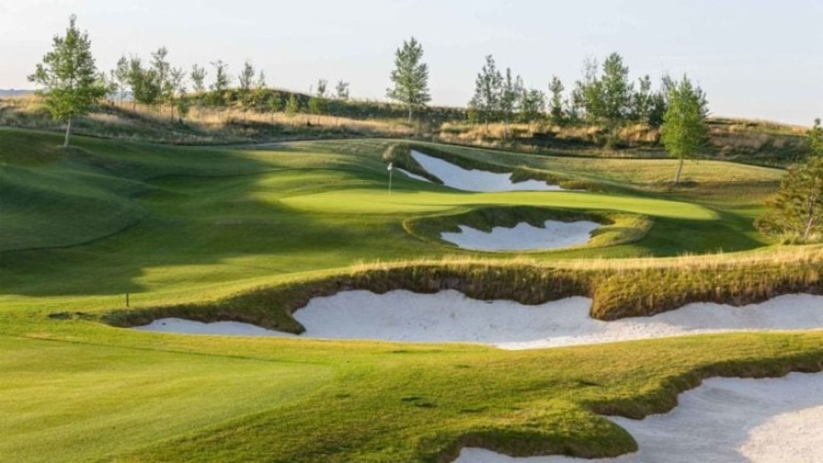 In designing Mickelson National, course architect Phil Mickelson made the course a challenge for low handicap players by making it long and with varied angles and options to play aggressively. But he also kept in mind higher-handicap players, like his father, and minimized forced carries and provided safer routes to wider playable areas.
